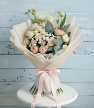 Букет цветов из:  Розы и Лизиантусы в Журавском