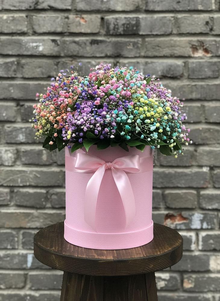 Цветочная композиция из Гипсофила и Розы в шляпной коробке в Журавском