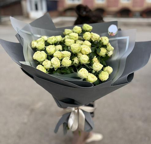 Букет Белые кустовые розы Солинеро в Журавском