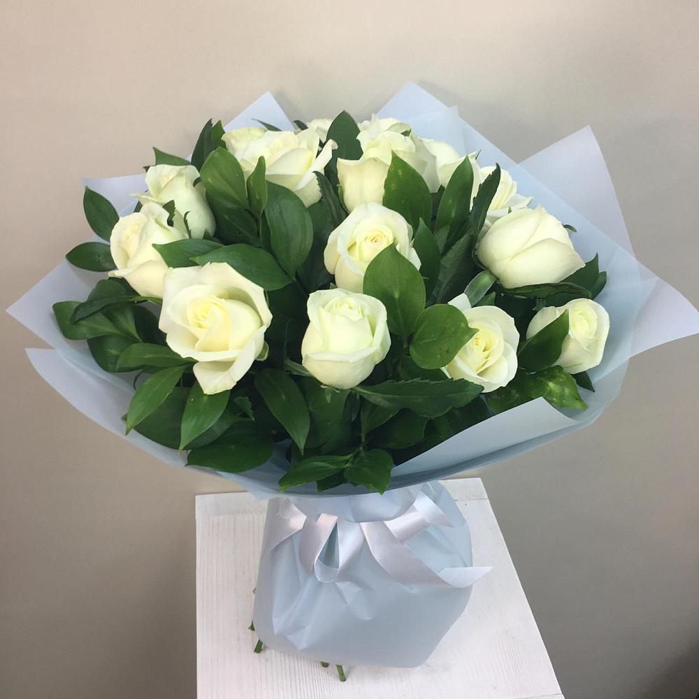 Букет 15 Белых роз Проуд в Журавском