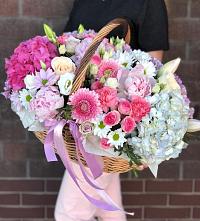 Композиция солнечный день в Журавском Цветочная композиция из Розы, Хризантемы, Пионы и Лизиантусы в корзине в Журавском