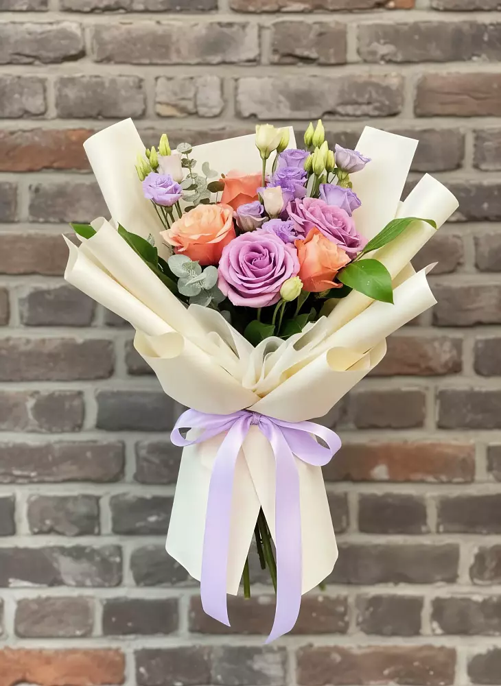 Букет цветов из: Лизиантусы и Розы в Журавском