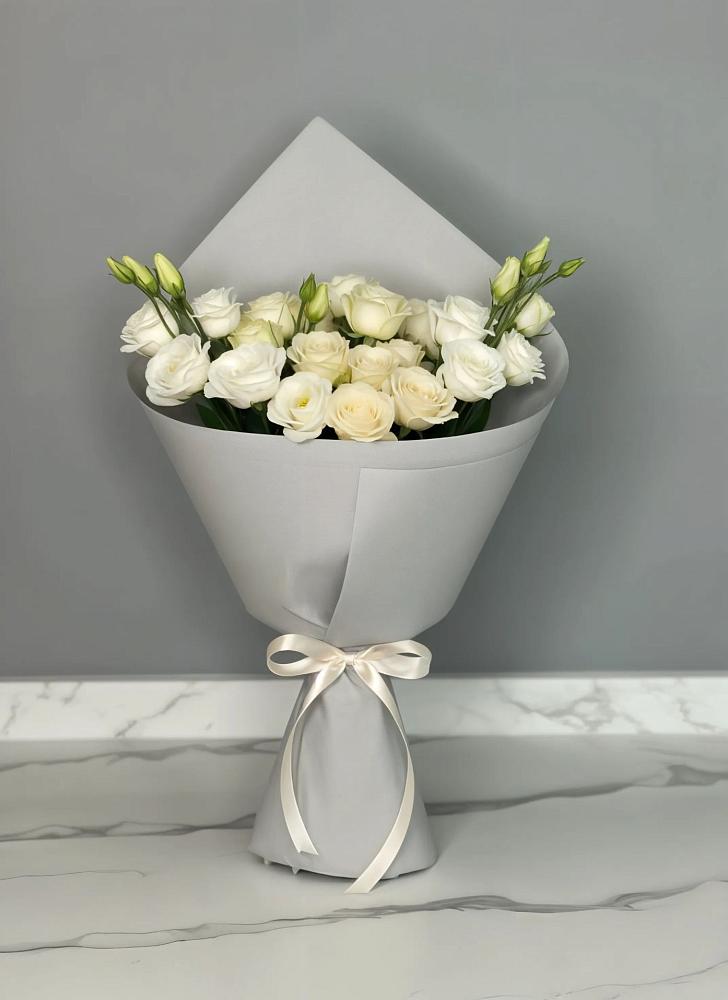 Букет цветов из: Розы и Лизиантусы в Журавском