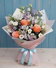 Букет цветов из:  Лизиантусы, Розы, Альстромерии и Гипсофила в Журавском