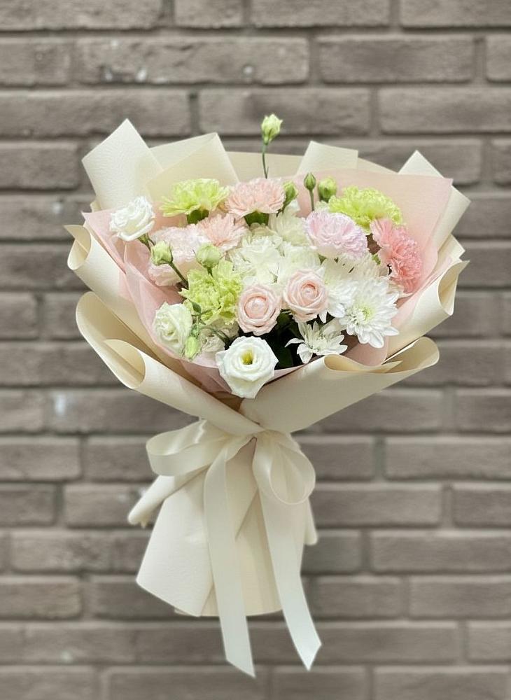 Букет цветов из: Гвоздики, Розы, Лизиантусы и Хризантемы в Журавском