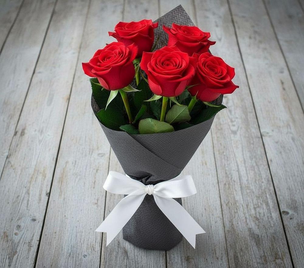 Букет 5 Красных роз Эдлесс Лав в Журавском