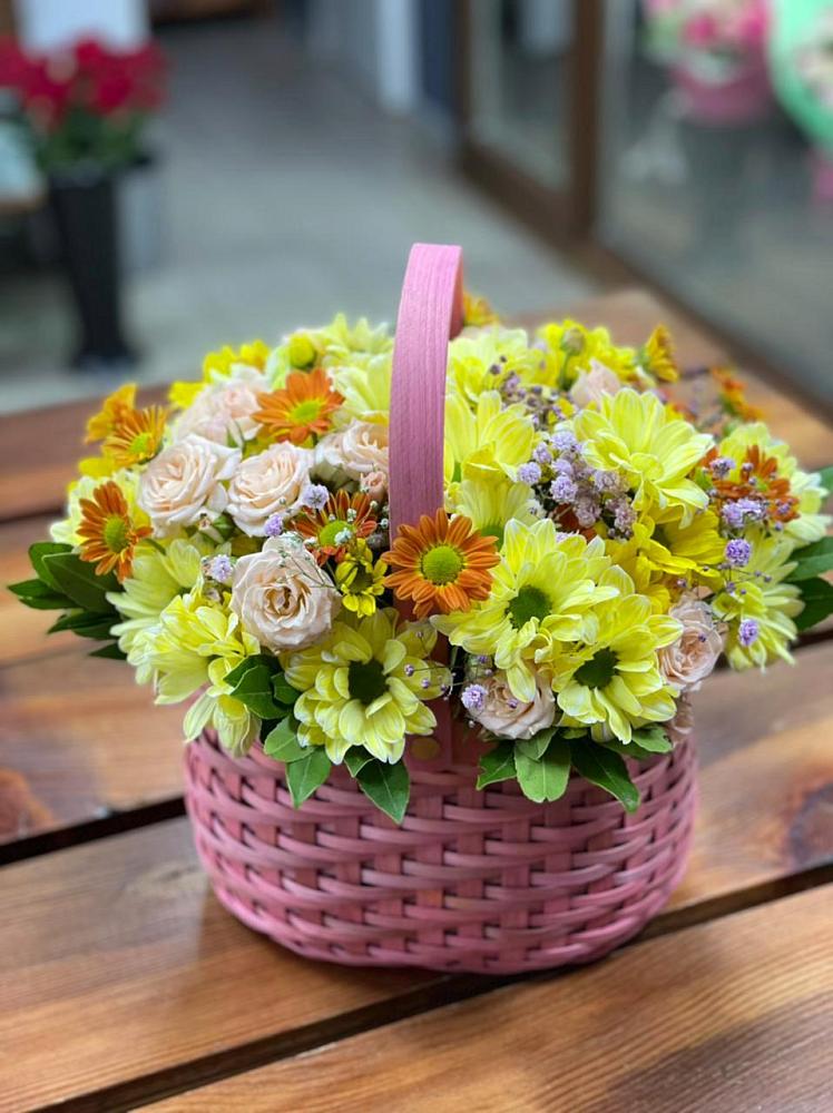 Цветочная композиция из Хризантемы и Розы в корзине в Журавском