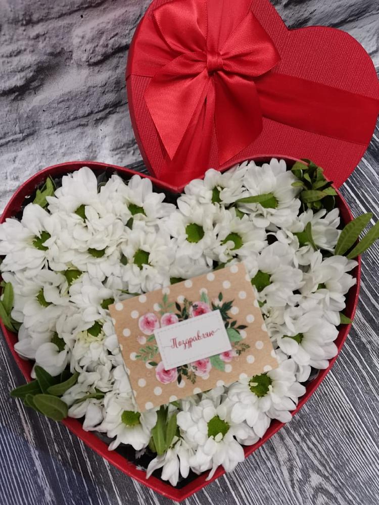 Цветочная композиция из Хризантемы в виде сердца в Журавском